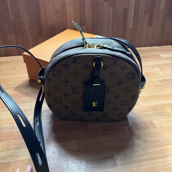 Tan/brown purse with box - Picture 8 of 15